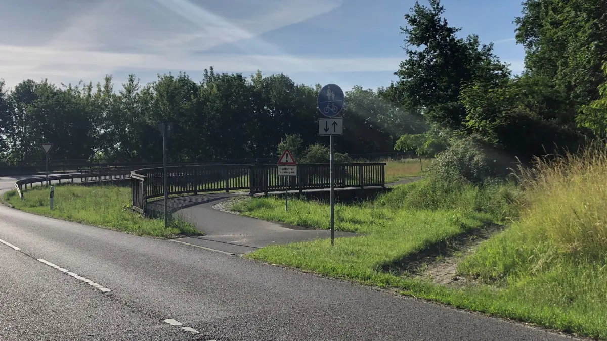 Entlang der B112 zwischen Frankfurt und Steinsdorf gibt es eine Vielzahl von unterschiedlichen Brücken, wie zum Beispiel die Radwegebrücke über das Lawitzer Fließ. An vier Brücken finden Bauarbeiten statt. Mit welchen Einschränkungen ist zu rechnen?