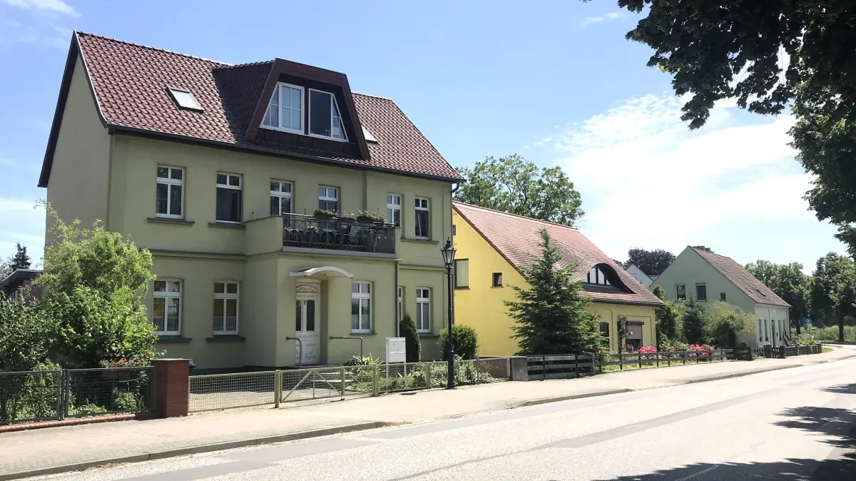 Müllrose. Nach dem Fund eines toten Säuglings am 15.06.2026. Seeallee mit dem Haus, das Fundort war. Foto vom 17.06.2026 Foto: Frank Groneberg