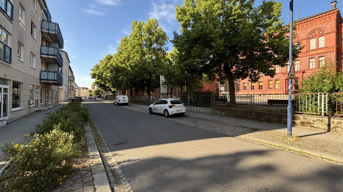 In der Gubener Straße komme es ab dem 22. Juni bis Ende September 2026 zu Beeinträchtigungen aufgrund von Sanierungsarbeiten an der Energie-Infrastruktur.