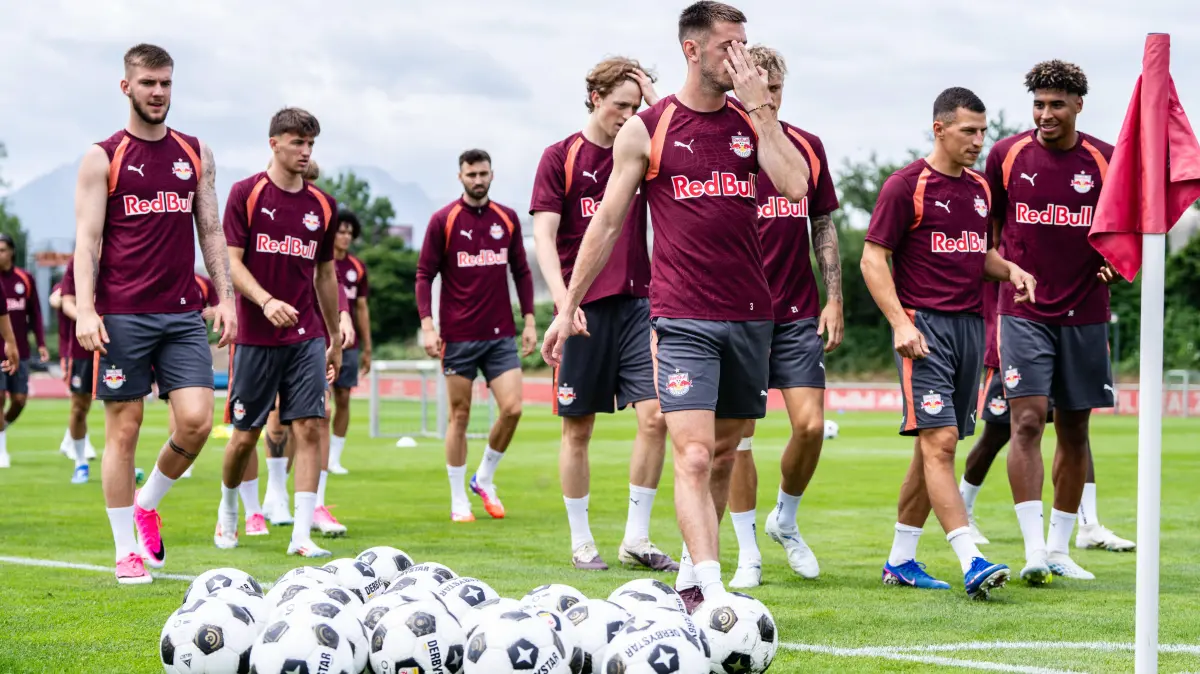 SOCCER - BL, RBS, training start: SOCCER - BL, RBS, training start SALZBURG,AUSTRIA,17.JUN.26 - SOCCER - ADMIRAL Bundesliga, Red Bull Salzburg, training start. Image shows team of Salzburg. PUBLICATIONxNOTxINxAUTxSUIxSWE GEPAxpictures/xJulioxArellano