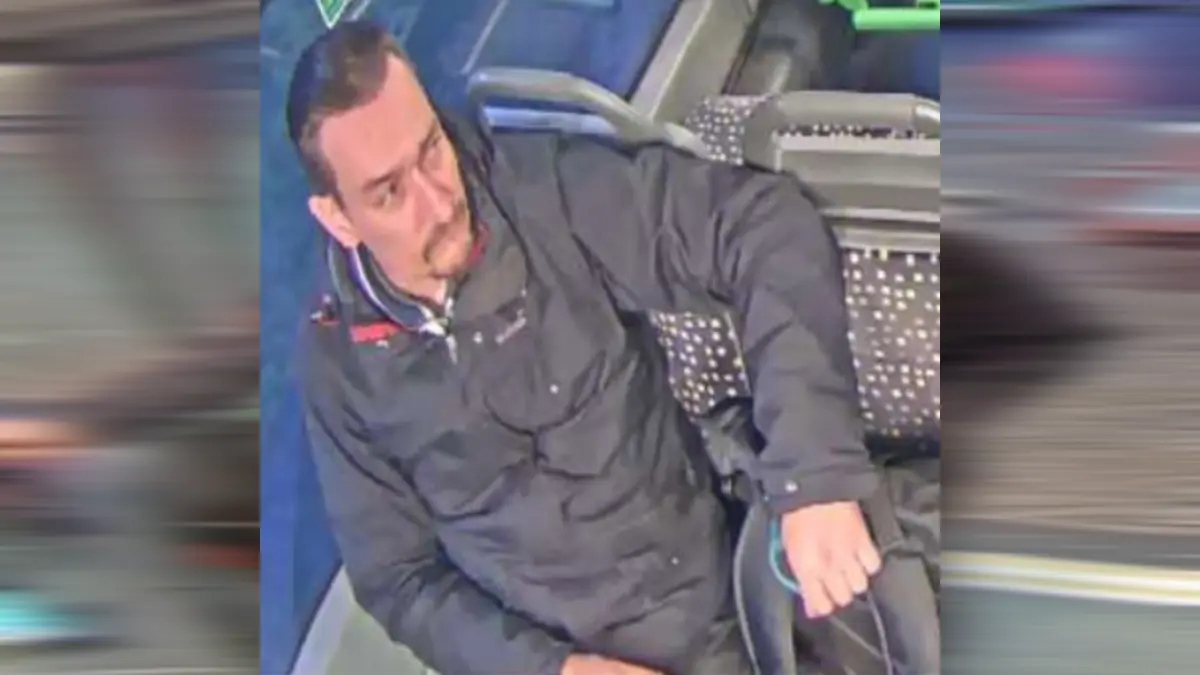 Die Bilder stammen aus einer Überwachungskamera des Linienbus.