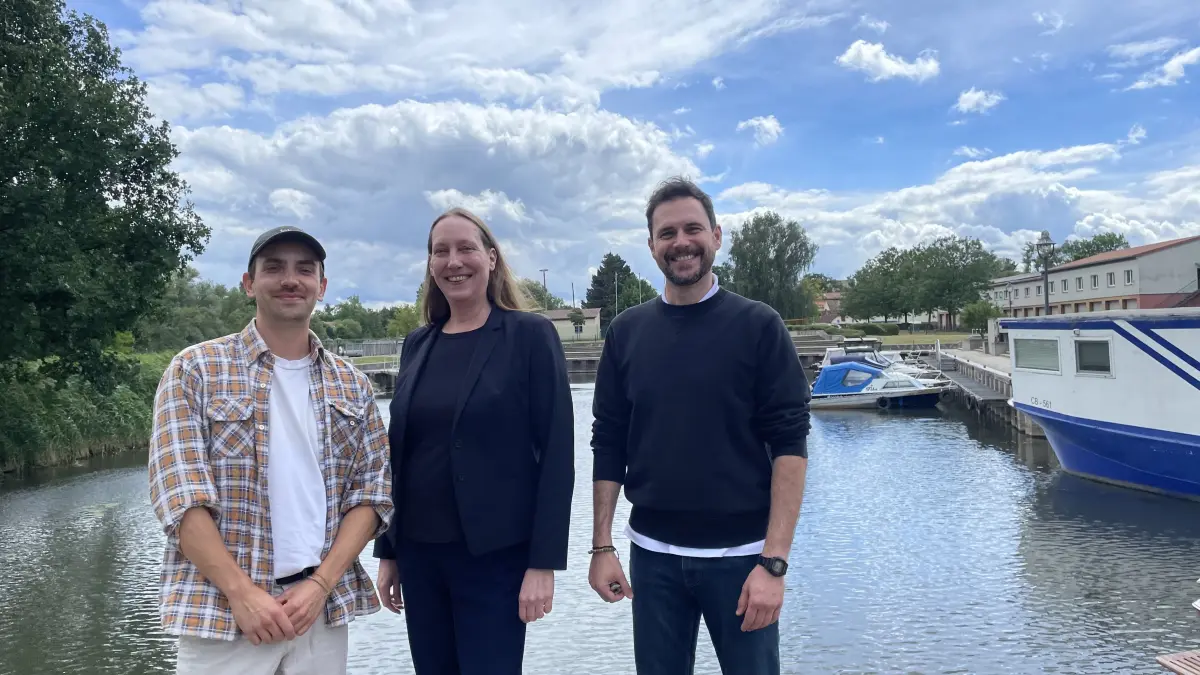 Jonathan Schöppe, Teilnehmer im Programm des Incubator Village Beeskow und Gründer des Unternehmens Entenkoje, sucht Partner in Beeskow. Sonja Schwarzkopf und Juan Pons betreuten ihn neben weiteren Mentoren in der ersten Kohorte (Durchgang) bei seinen Plänen für den wirtschaftlichen Start.