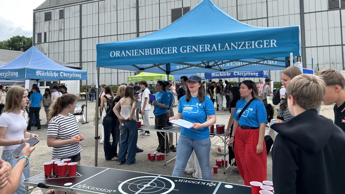 Beim Newscamp in Frankfurt (Oder) lernen Schülerinnen und Schüler an verschiedenen Stationen den Umgang mit Nachrichten.