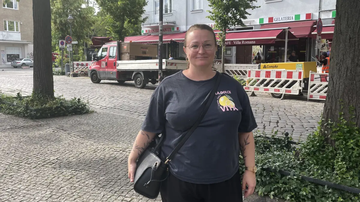 Nicole Kliche in der Bahnhofstraße in Königs Wusterhausen.