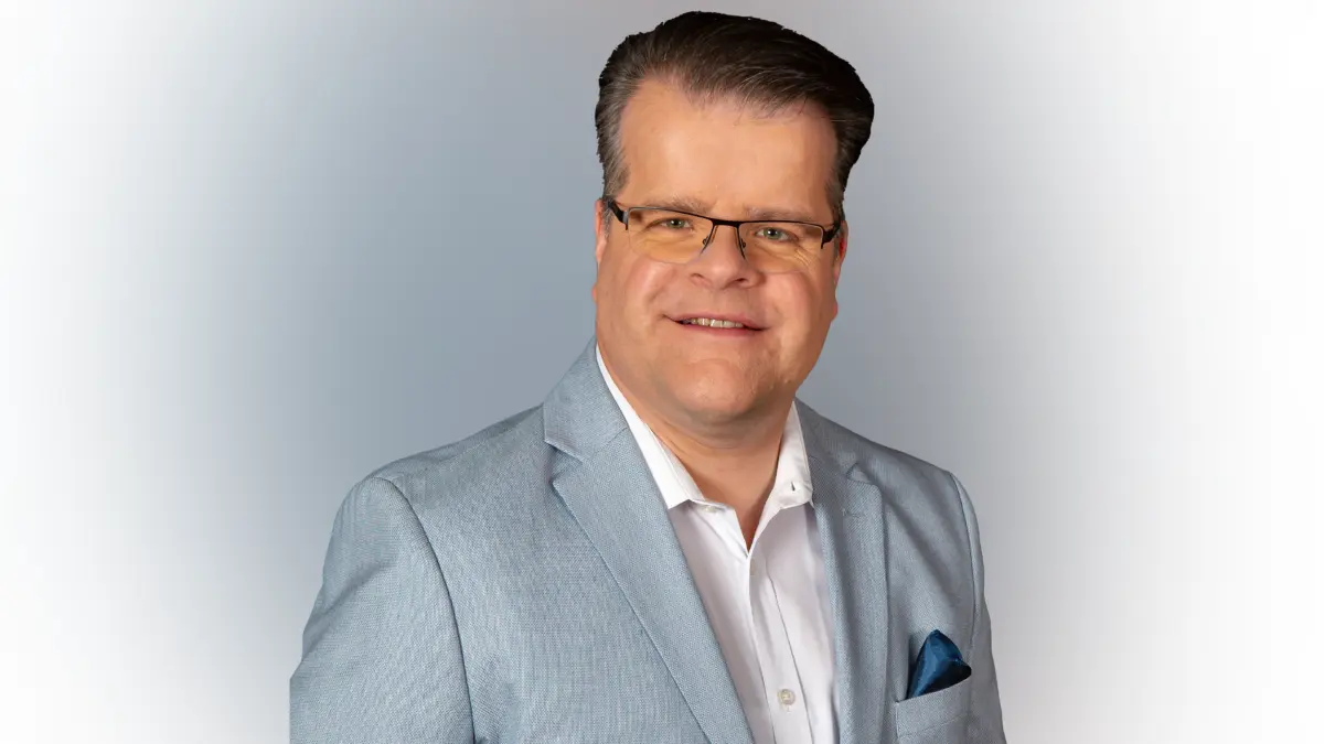 Treppeln. Ronny Gander, Schlagersänger. Datum unbekannt. Foto: Ronny Gander - PR-Foto