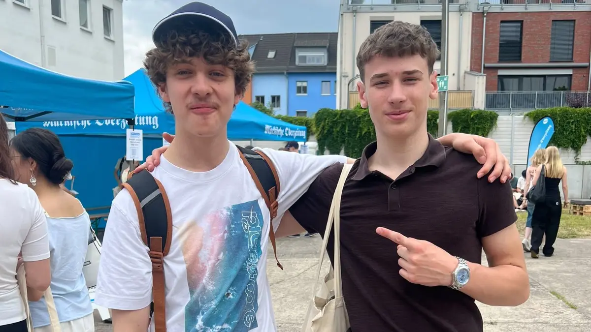Moritz (l), Reporter Tim (r) beim Newscamp
