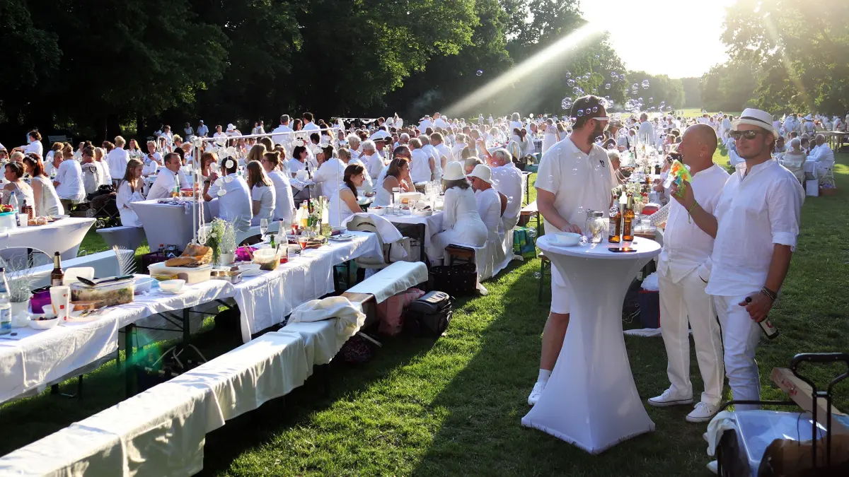 Picknick in Weiß im Schlosspark Oranienburg, Veranstaltung der TKO, Archivfotos von Nico Albrecht von der TKO