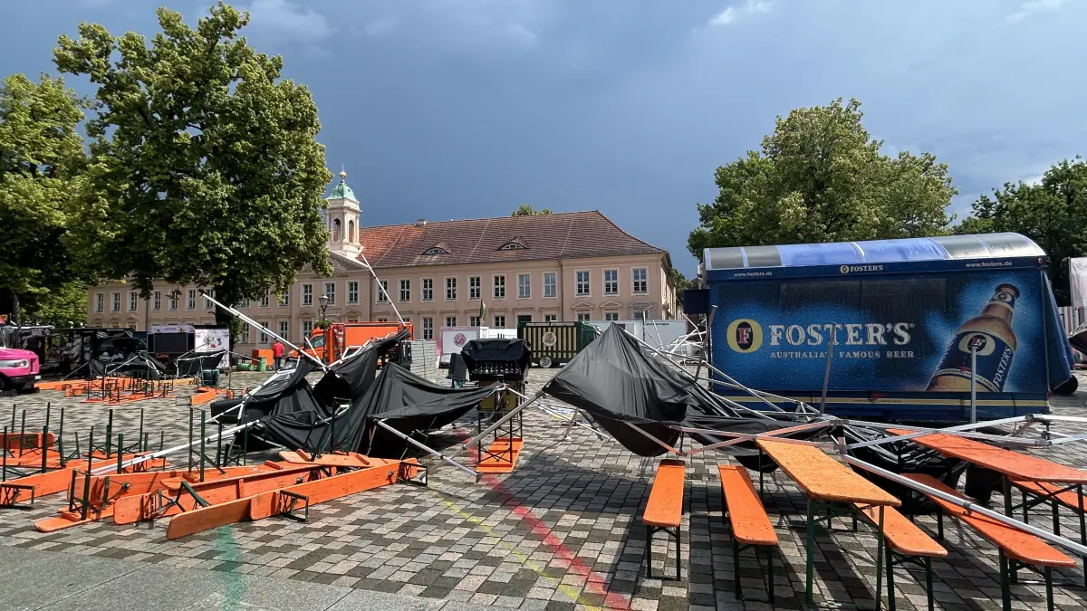 Das Street Food Festival auf dem Schulplatz musste wegen massiver Schäden in den Abend hinein verschoben werden.