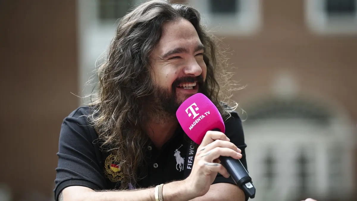 Tom Kaulitz ist als Fan-Experte für MagentaTV bei der Fußball-WM 2026 dabei.