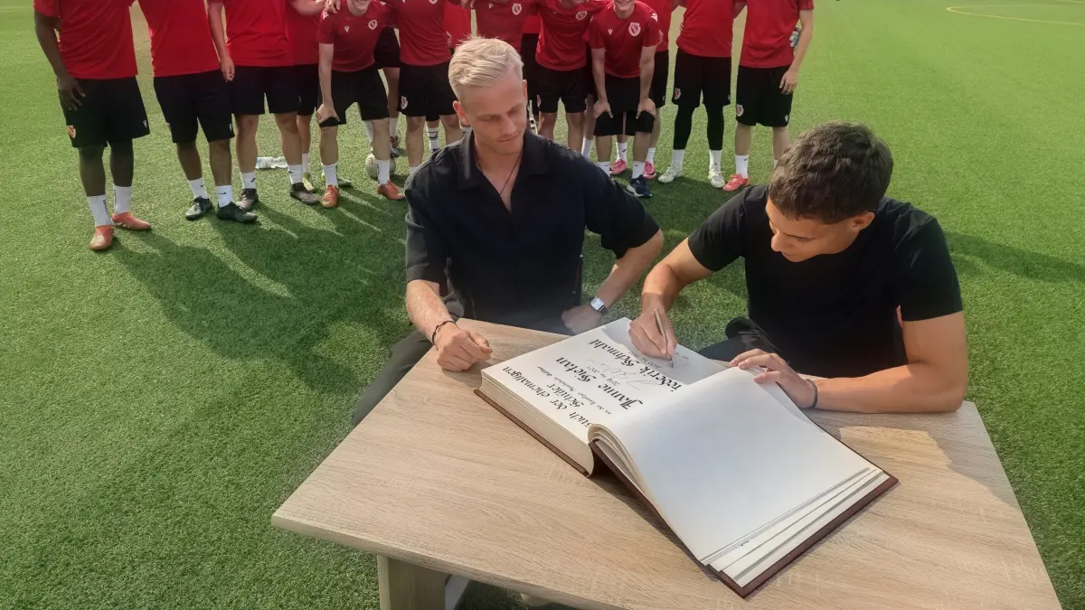 Janne Sietan und Frederik Schmahl besuchen das U15-Training von Energie Cottbus.