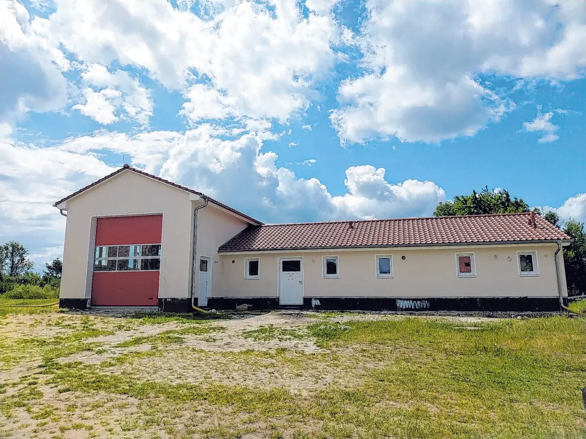 Dieses Geburtstagsgeschenk haben sich die Marxdorfer Feuerwehrleute zu ihrem Jubiläum gemacht: ein nagelneues Feuerwehr-Gerätehaus. Am nächsten Wochenende wird es mit einem großen Fest eingeweiht.
