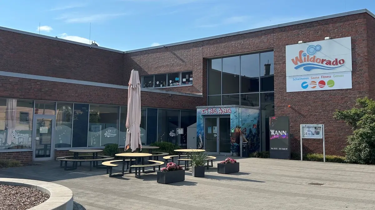 Wildorado: Die Schwimmhalle in Wildau wird von vielen Menschen im Raum Königs Wusterhausen genutzt. Nun steht eine Schließung im Raum. Wann und warum.