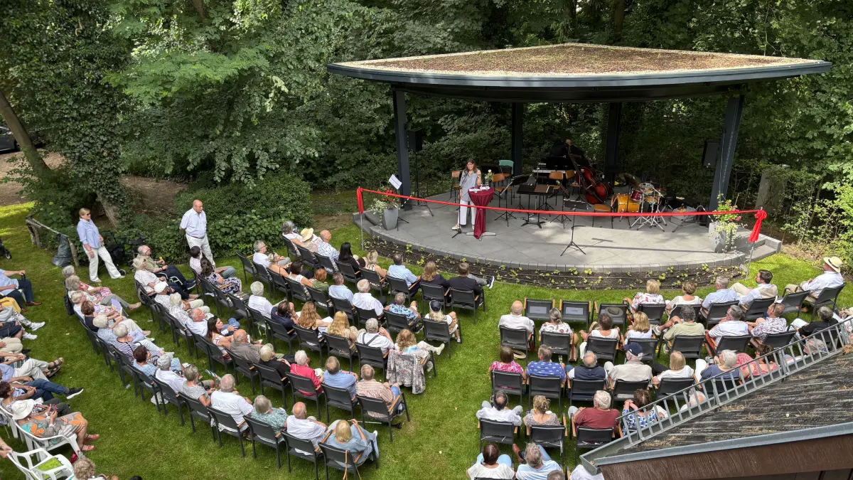 Eröffnungskonzert in Bad Saarow: Im Garten des Scharwenka-Hauses gibt es jetzt eine Freilichtbühne.