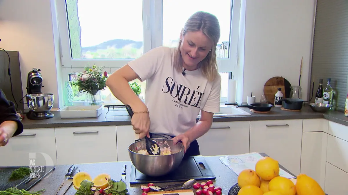 Julia übernimmt das Kochen am zweiten Tag.