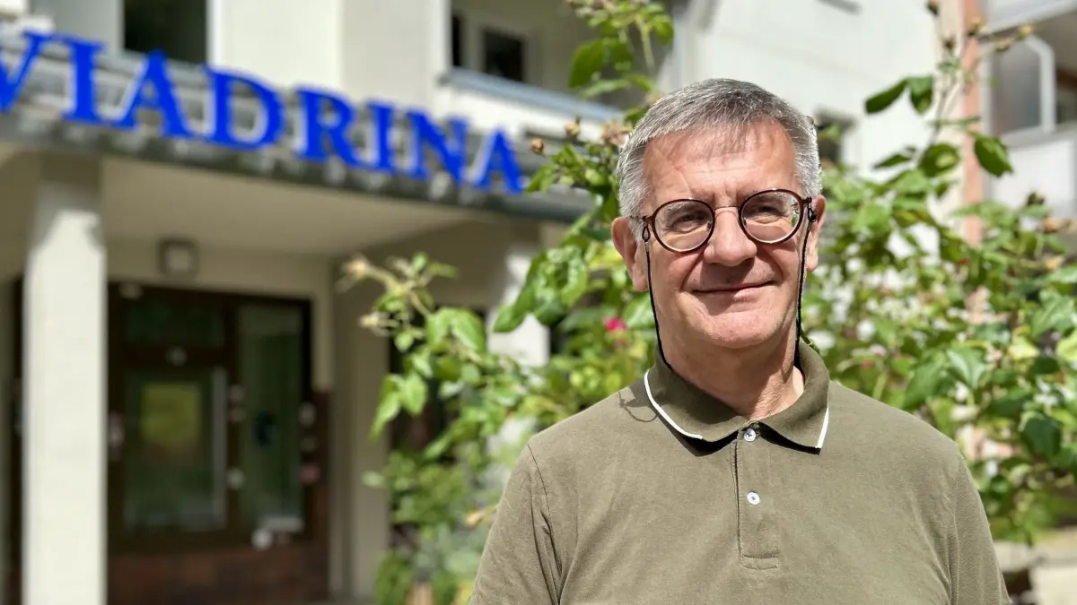 Orest Semotiuk forscht zum Thema Humor als strategische Kriegswaffe. Aktuell ist er als Gastwissenschaftler an der Viadrina-Universität in Frankfurt (Oder) tätig.