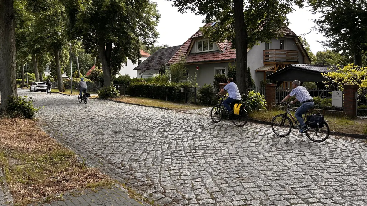 Kann man aus dieser Straße eine Fahrradstraße machen? Wenn es nach den Anwohnern in der Prager Straße geht: ja. Ideen gibt es einige. Nur die Politik will nicht mitspielen.