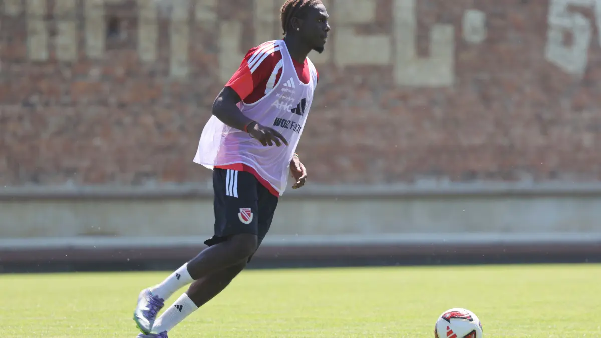 Fussball 2. Liga 2026/2027 FC Energie Cottbus - Trainingsauftakt: 23 Fousseny Doumba (Energie Cottbus)