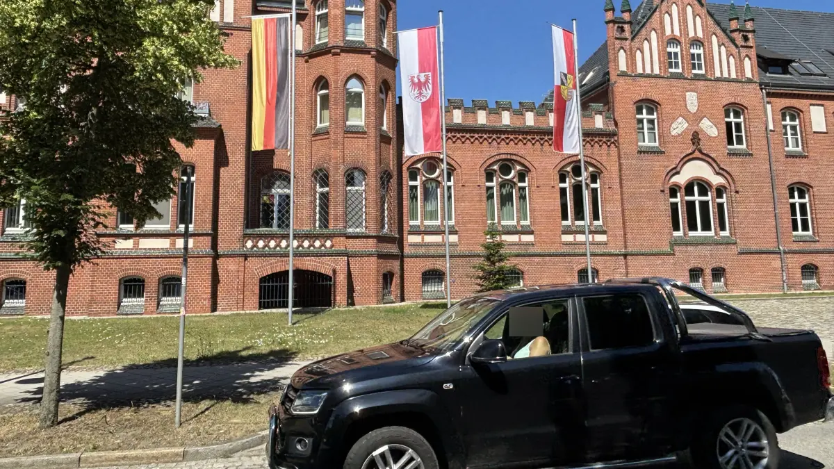 Der Landkreis Oder-Spree ist zur üblichen Beflaggung zurückgekehrt. Die Flagge der Ukraine ist verschwunden.