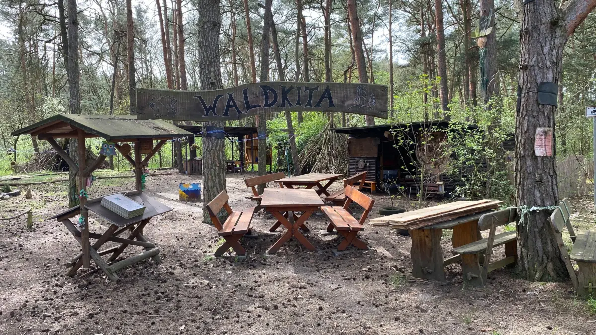 Beliebte Aufenthaltsstätte der Vorschulkinder im Sommer: die mithilfe von Kommune und Eltern gepflegte Waldkita in Ziltendorf. Mit 199 Plätze ist die Kita in Ziltendorf die größte im Amtsbereich.