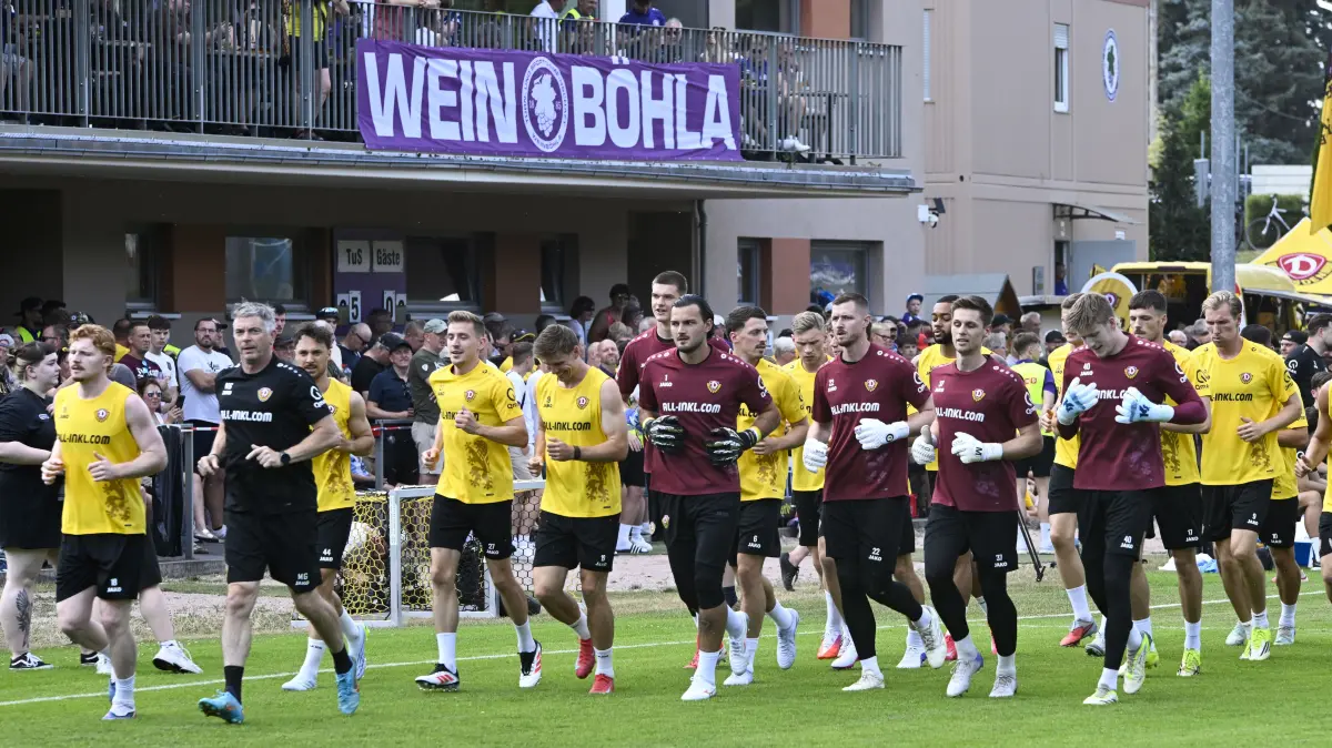 Trainingsauftakt bei Dynamo Dresden in Weinböhla: Vor 1350 Fans gab die SGD einen ersten Einblick in den Kader für die Saison 2026/27 in der 2. Fußball-Bundesliga.