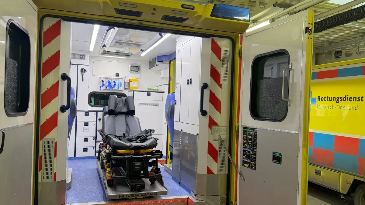 Wenn werdende Mütter im Notfall nicht mehr selbst in die Klinik fahren können, übernimmt der Rettungsdienst. Doch welche Auswirkungen erwartet er nach der Schließung der Geburtsstation in Strausberg?