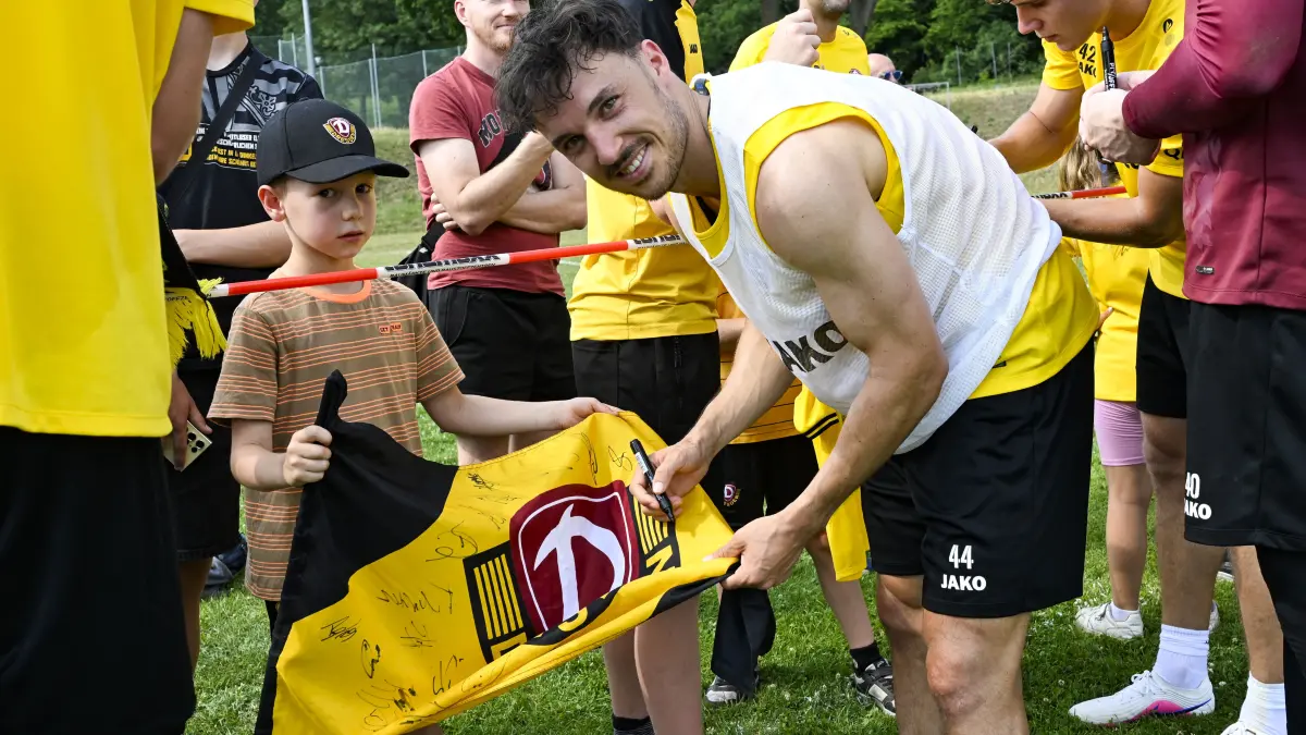 Trainingsauftakt bei Dynamo Dresden in Weinböhla: Vor 1350 Fans gab die SGD einen ersten Einblick in den Kader für die Saison 2026/27 in der 2. Fußball-Bundesliga.