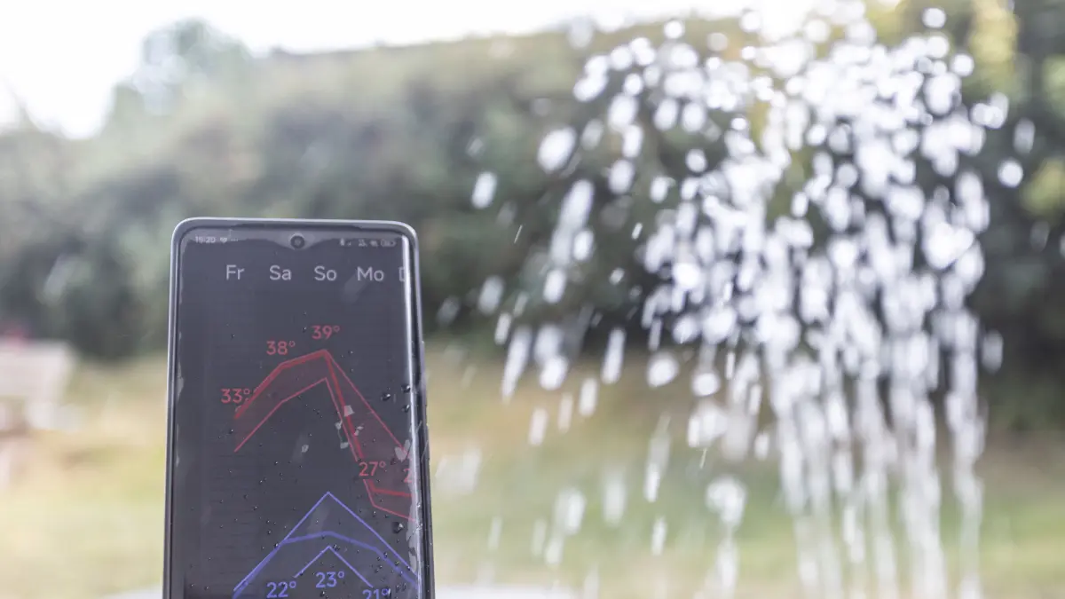 Abkülung dringend gesucht. Am Sonntag orientiert sich das Thermometer an der 40 Grad Marke.