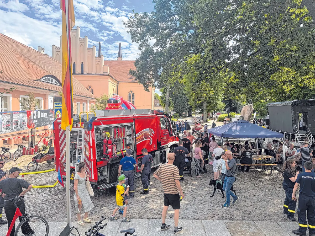 Buntes Treiben: Viele Vereine und nicht zuletzt die Feuerwehr sorgen mit ihren Angeboten wieder für Abwechslung beim Stadtfest.