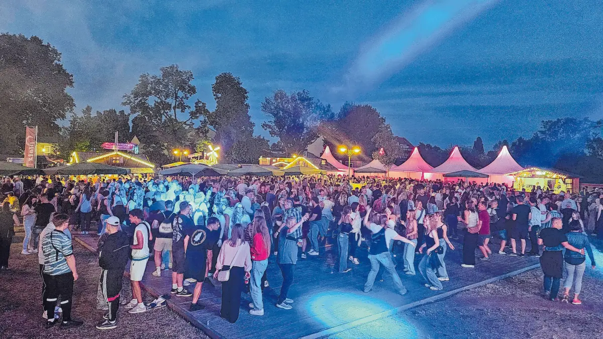 Am Samstagabend lädt diesmal die Antenne Party Tour zum Tanz auf dem Erzbergerplatz ein.
