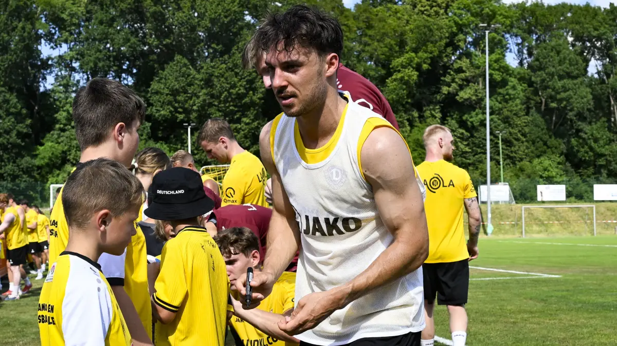 Dynamo Dresden Trainingsauftakt 2026 / 27 bei TuS Weinboehla
Foto zeigt: Simon Straudi (Dynamo)
Datum: 250626
Olaf Rentsch, 01309 Dresden; Tel.: 0172 3669066