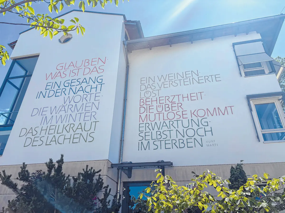 Einprägsam: die Fassade des Drachenkopfs