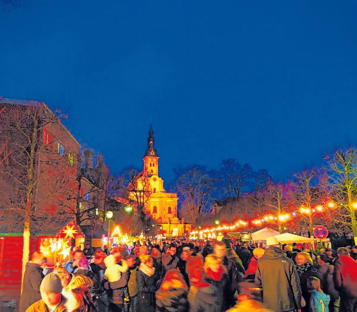 Mit festlich geschmückten Ständen, weihnachtlichem Programm und der barocken Kulisse des Klosters gehört der Neuzeller Märchenweihnachtsmarkt am 5. und 6. Dezember zu den stimmungsvollsten Adventshöhepunkten im Landkreis Oder-Spree.