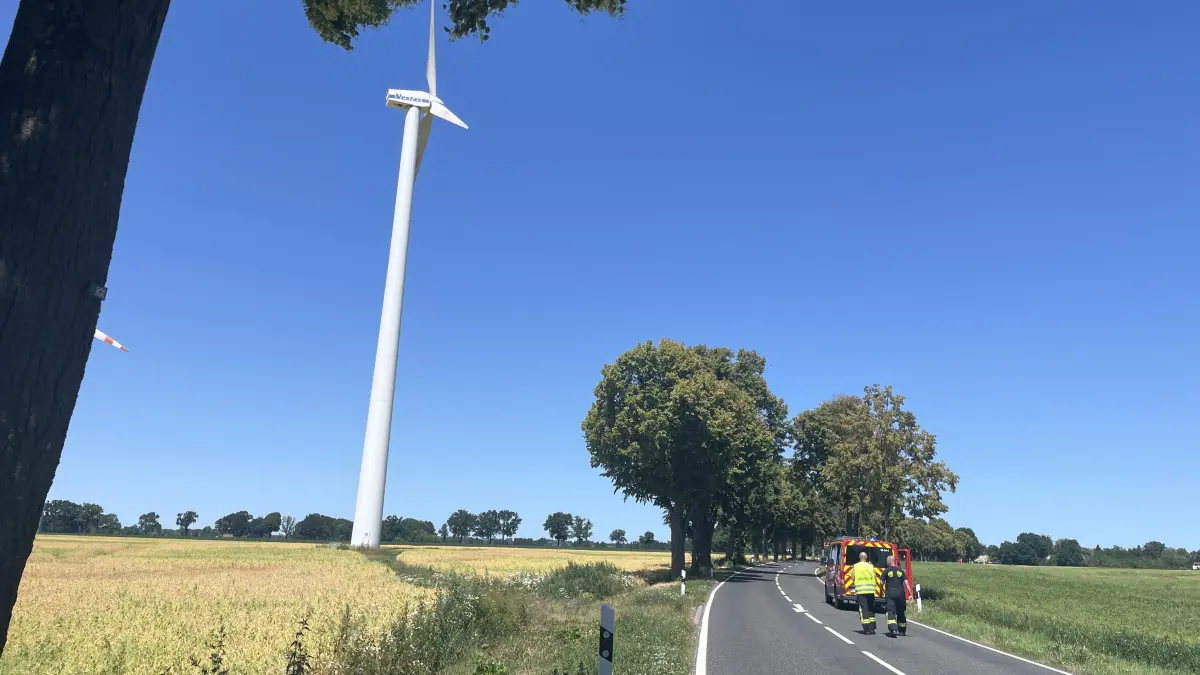 Brandgefahr vorüber. Bei einem etwa 20 Jahre alten Windrad in Letschin hatte das Waldbrandkompetenzzentrum Wünsdorf Alarm gegeben.