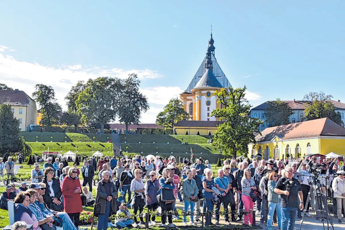 Beim Neuzeller Klostergartentag am 26. September verwandelt sich das Klosterareal wieder in ein Paradies für Gartenfreunde – mit über 65 Händlern, Pflanzen, Deko, Kulinarik und einem bunten Programm rund um den Barockgarten.