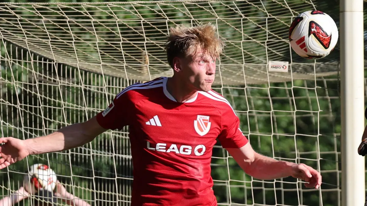 Fussball Testspiel 2026/2027 SV Lok Calau - FC Energie Cottbus: 25 Ted Tattermusch (Energie Cottbus, l.)