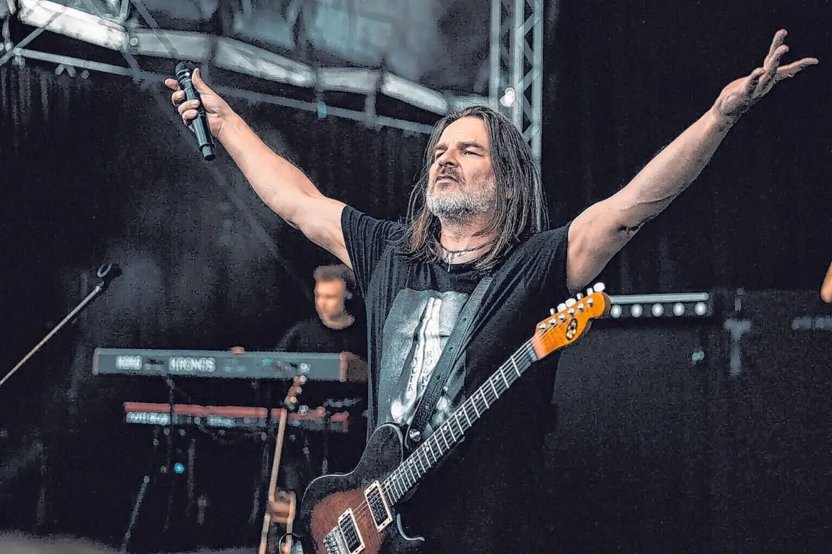 Ray Wilson and Band - „Genesis Classics and more“ präsentieren sich am 10. Juli auf dem Burghof Storkow. Der Ex-Sänger von Genesis ist zurück. Die Fans erwartet wieder eine energiegeladene Show mit den Songs von Genesis, Stiltskin, seiner Solokarriere und natürlich den neusten Hits des schottischen Musikenthusiasten.