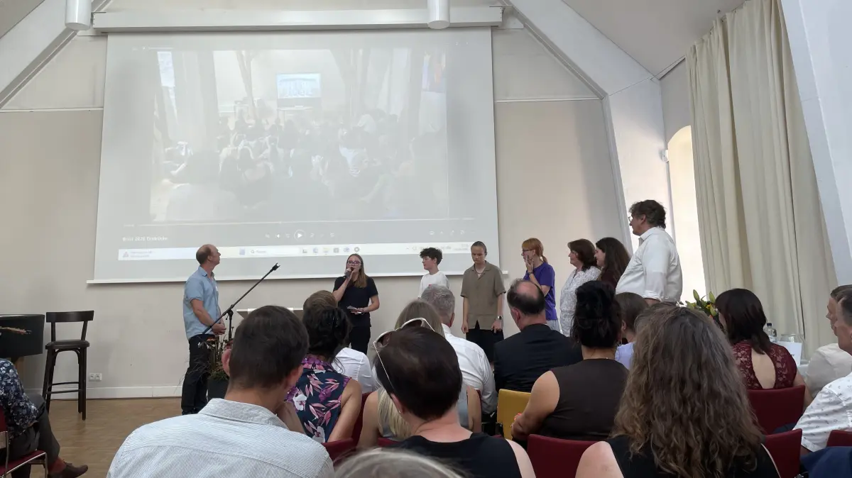 Seit 30 Jahren besteht der Schüleraustausch zwischen der 7. Schule in Brest und dem Seelower Gymnasium. Zum Kreisempfang in Trebnitz stellte der Teilnehmer das Projekt vor.