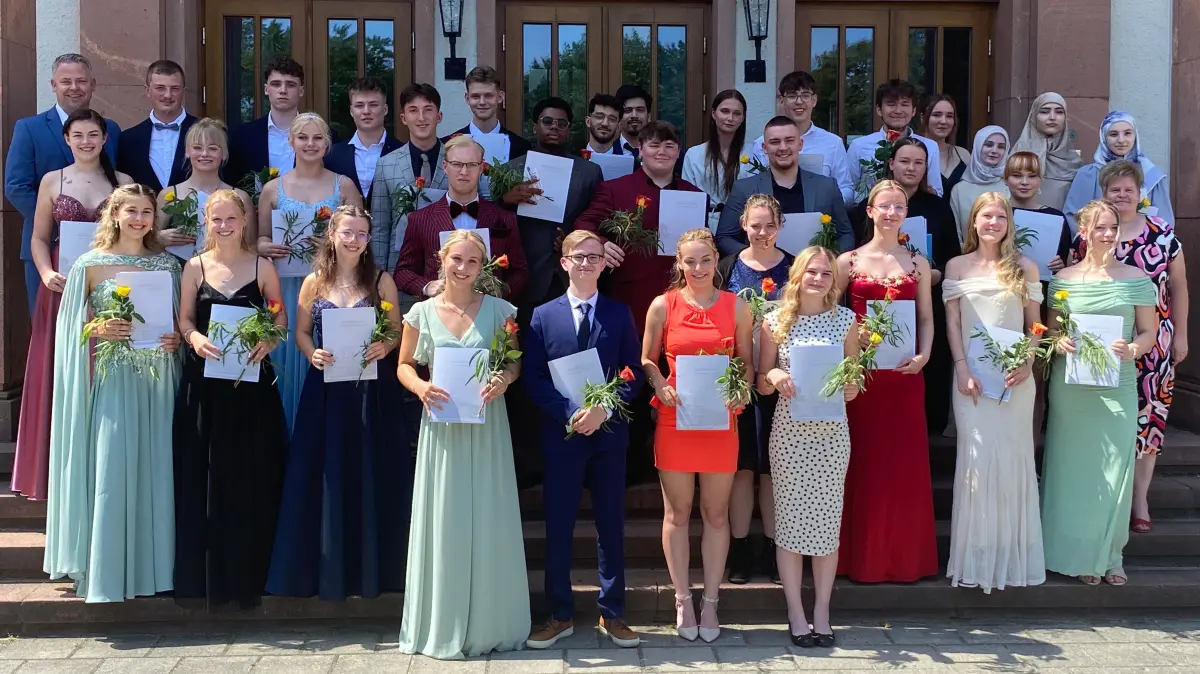 Abitur an der Gesamtschule 3 in Eisenhüttenstadt: 36 Schüler erhielten ihre Zeugnisse.