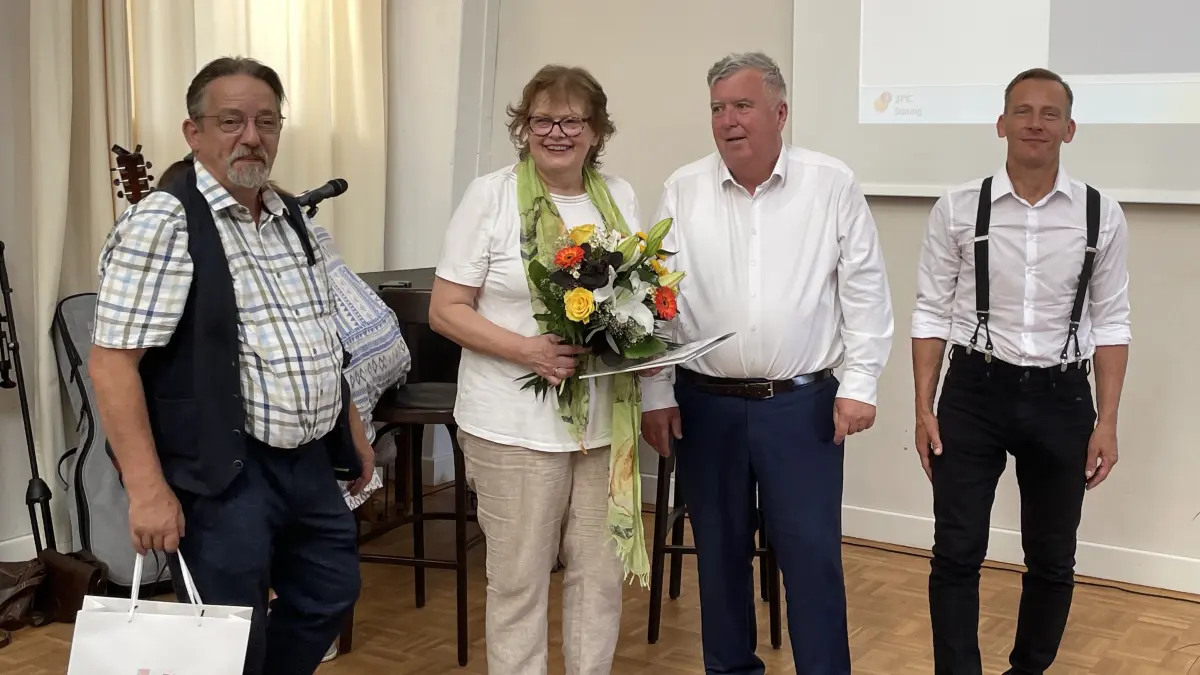 Ehrung für Inge Clausonet und ihren Mann aus Müncheberg. Die beiden sind seit mehr als zehn Jahren im Willkommenskreis aktiv und unterstützen Flüchtlingsfamilien.