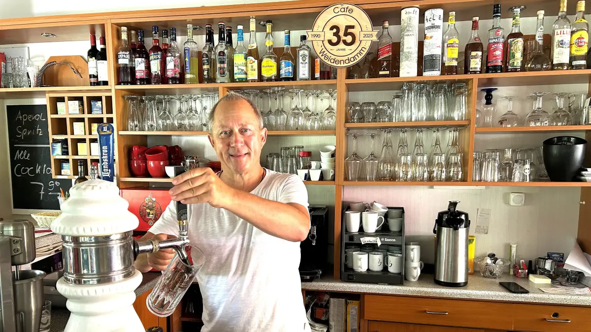Institution in Eberswalde: Dirk Panzlaff betreibt im 36. Jahr das Café am Weidendamm an der Schicklerstraße 4. Zudem steht er im Ehrenamt dem Deutschen Hotel- und Gaststättenverband Dehoga für den Barnim vor.