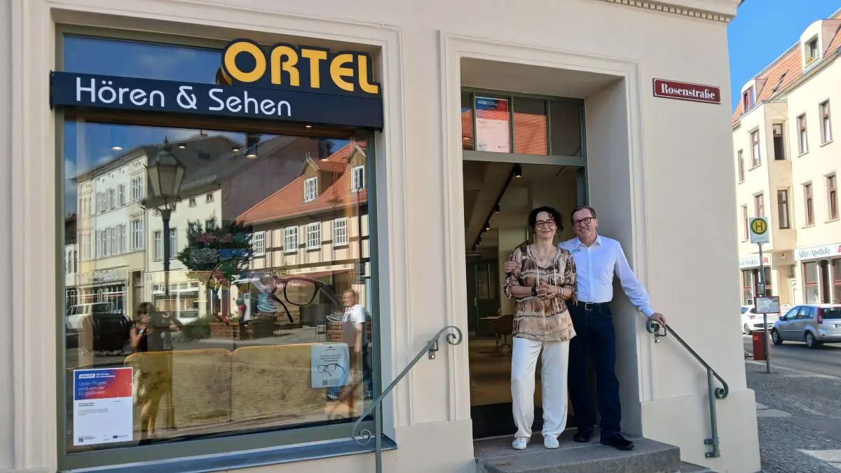 Neueröffnung im Herzen der Altstadt von Angermünde: Antje und Dietmar Ortel haben mit ihrem Optik- und Hörakustik-Geschäft ein leer stehendes Ladenlokal wiederbelebt. Können sie damit die Innenstadt beleben?