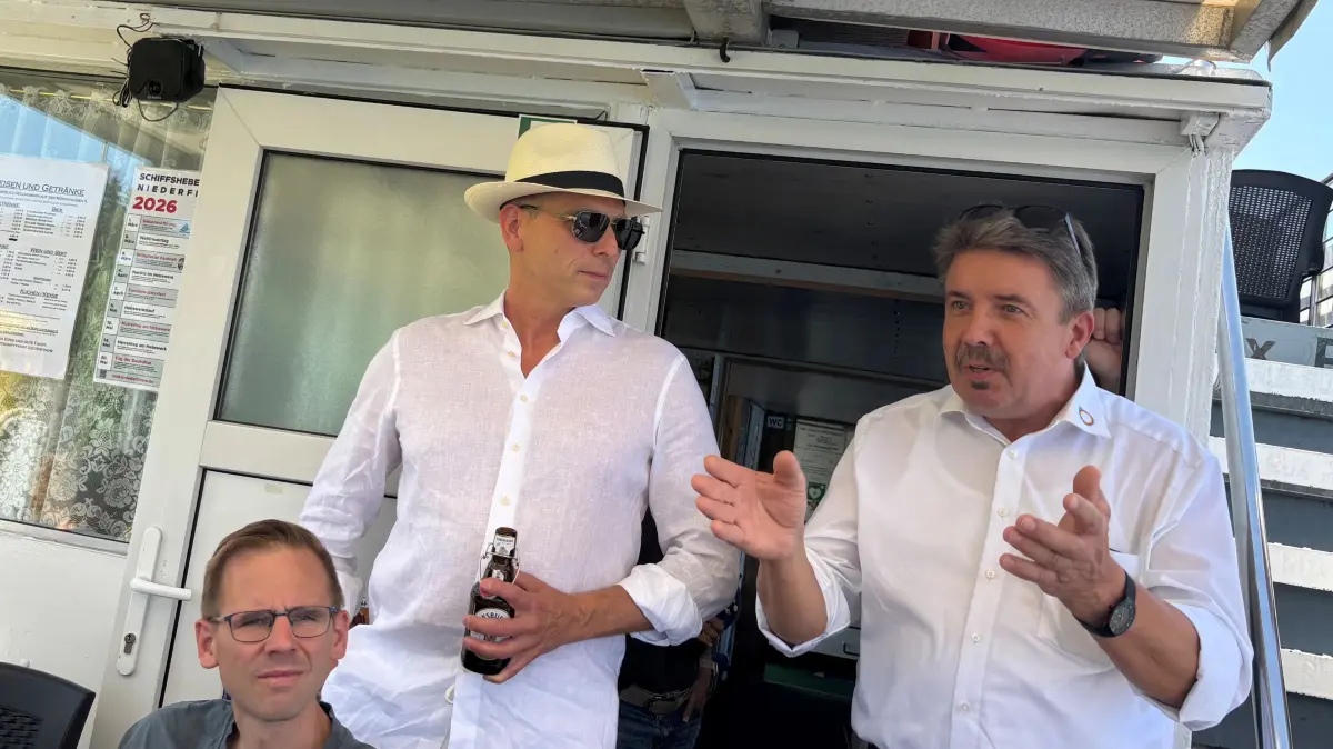 Schiffsrundfahrt: Landesinnungsmeister Norbert Band (r.), stellv. Innungsobermeister Matthias Bohn (M.) und Raiko Lich, Geschäftsführer B.M.A. GmbH.