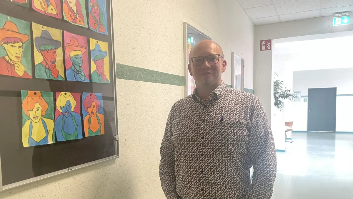 Carl Cnyrim ist Schulleiter an der Talsandschule in Schwedt. Wie wirkt sich Social Media auf den Schulalltag der Jugendlichen aus?