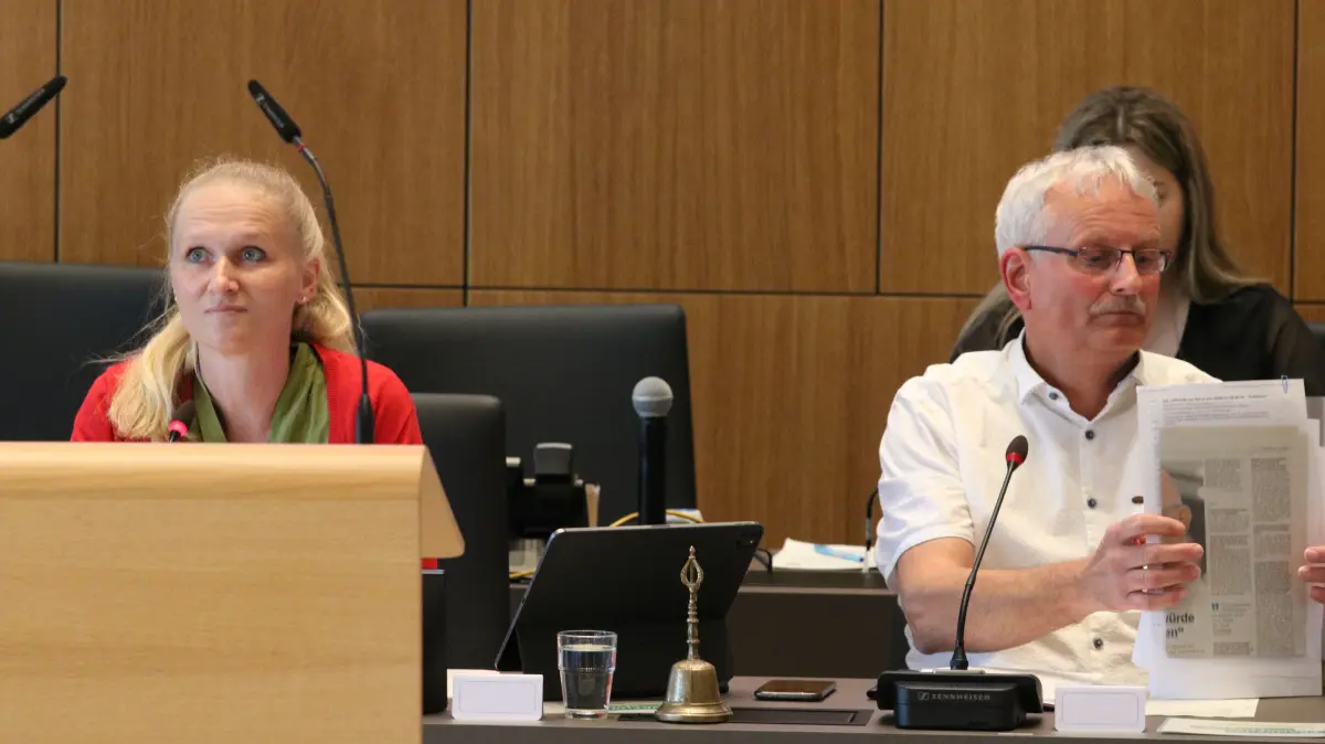 Die SVV-Vorsitzende Désirée Schrade und ihr Stellvertreter Uwe Henning.