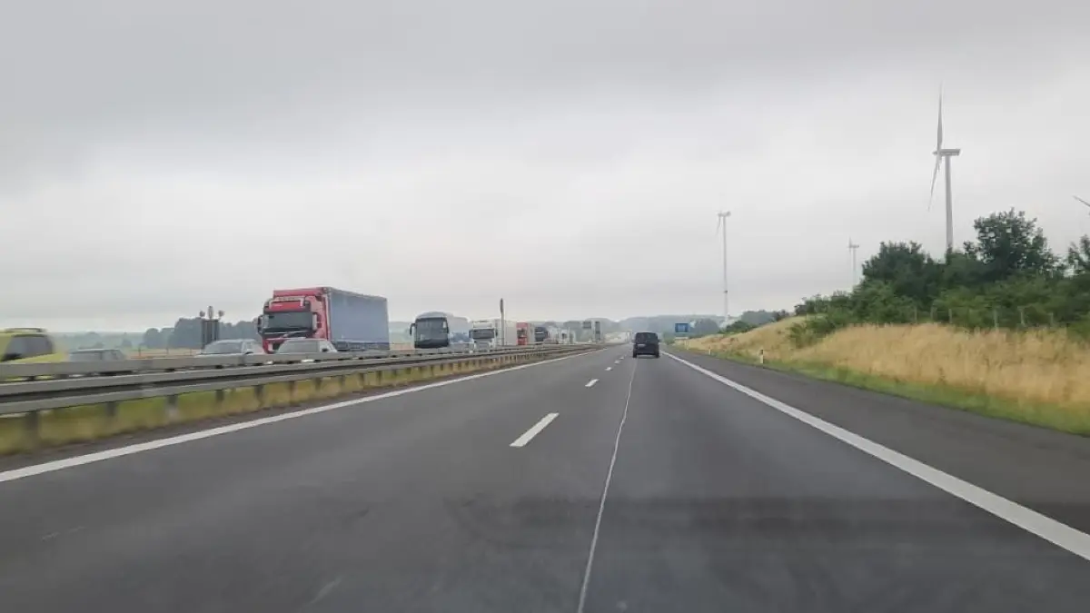 Auf der Autobahn A12 bei Frankfurt (Oder)
