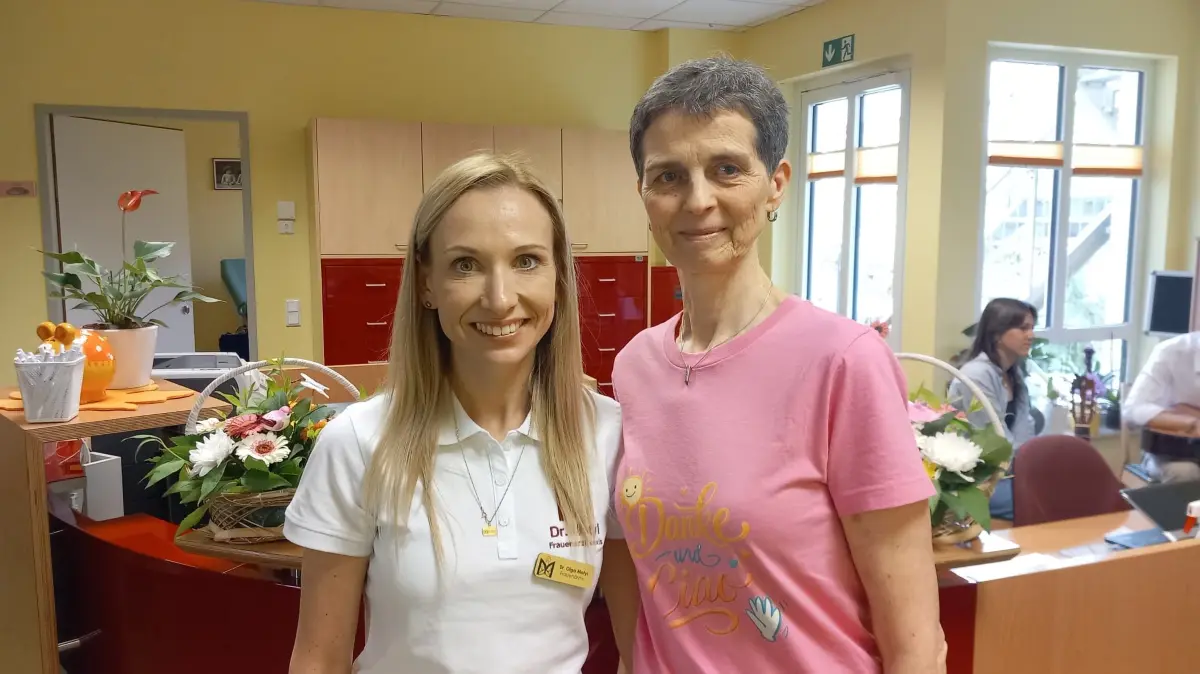 Übergabe: Dr. Olga Motyl (links) übernimmt die Gynäkologie-Praxis von Dr. Silke Großmann.