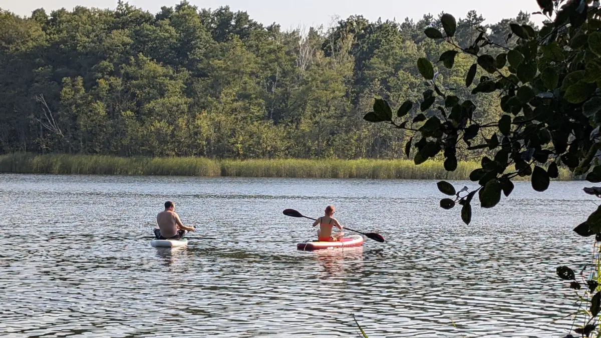 Beliebtes Freizeitvergnügen: Im Oderbruch ist auch für das Stand Up Paddling (SUP) eine Vignette nötig. Noch allerdings sind für diese Saiosn noch keine verfügbar.