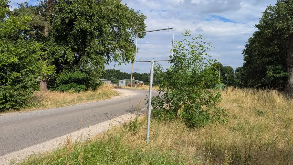 Fehlendes Ortsschild in Wriezen. Die Oderbruchstadt steht mit dem Problem nicht alleine da - auch andere Kommunen sind betroffen.