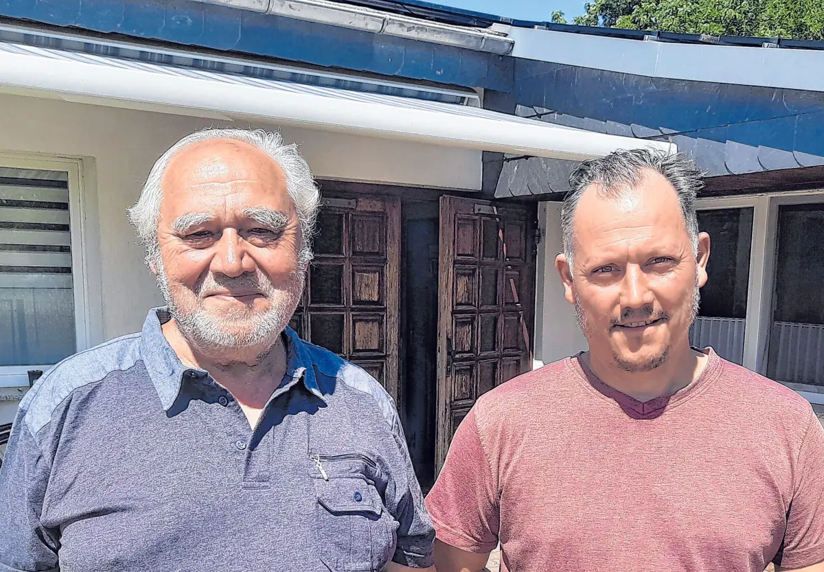 Firmengründer Peter Fischer (links) mit seinem Nachfolger Michael Hintzke, der den Fredersdorfer Fachbetrieb seit August 2015 als Inhaber führt.