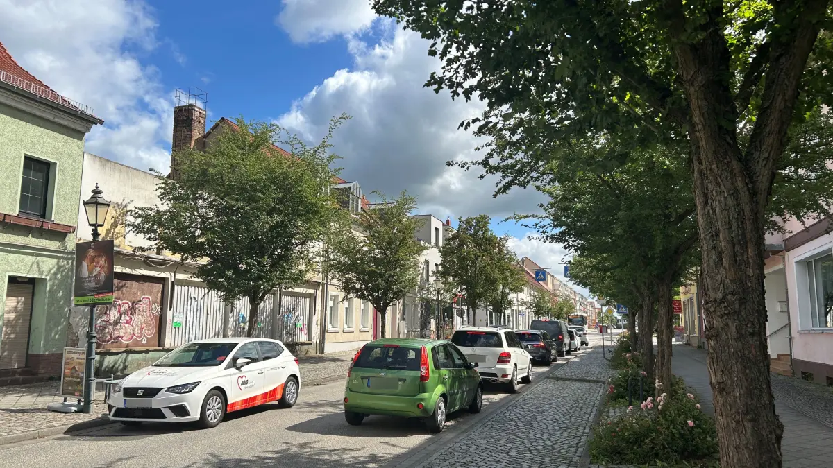Die Berliner Straße in Schwedt ist eine wichtige Verkehrsader in Schwedt. Doch bald soll diese saniert, und in diesem Rahmen auch gesperrt werden.